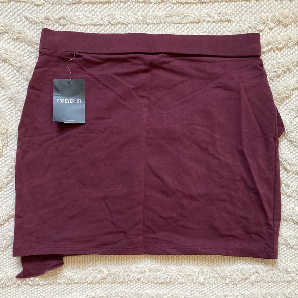 Burgundy mini skirt with ruffle - Picture 2 of 4